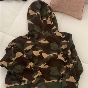H&M cropped camo hoodie